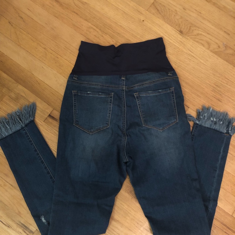 Maternity jeans size 25